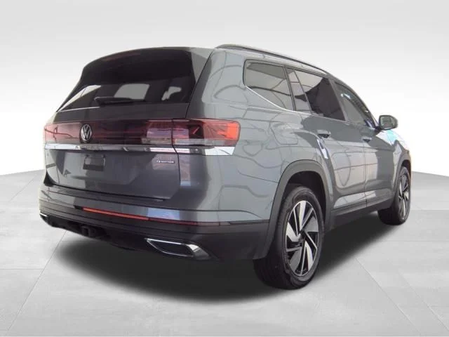 Used 2025  Volkswagen 2.0T SE w/Technology image 6