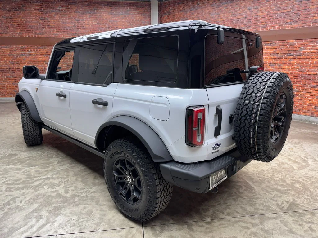 New 2026 Oxford White Ford Badlands® image 2