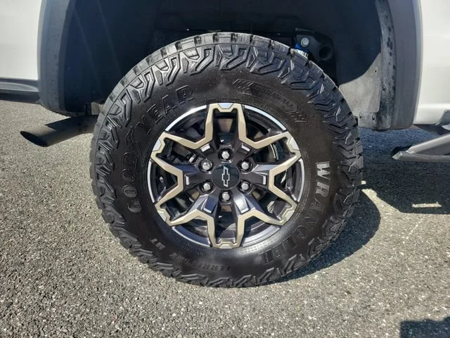 2024 Chevrolet Colorado ZR2 - Photo 6