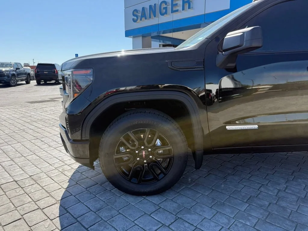 Used 2023 Onyx Black GMC Elevation image 5