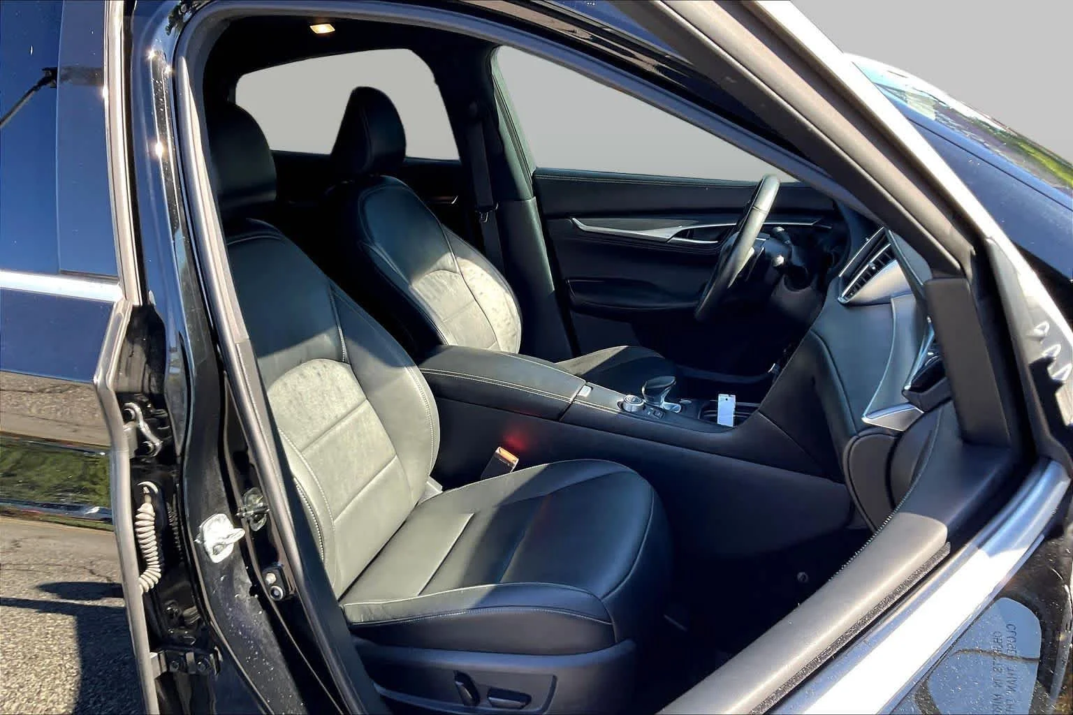 Used 2022 Black Obsidian INFINITI LUXE image 9