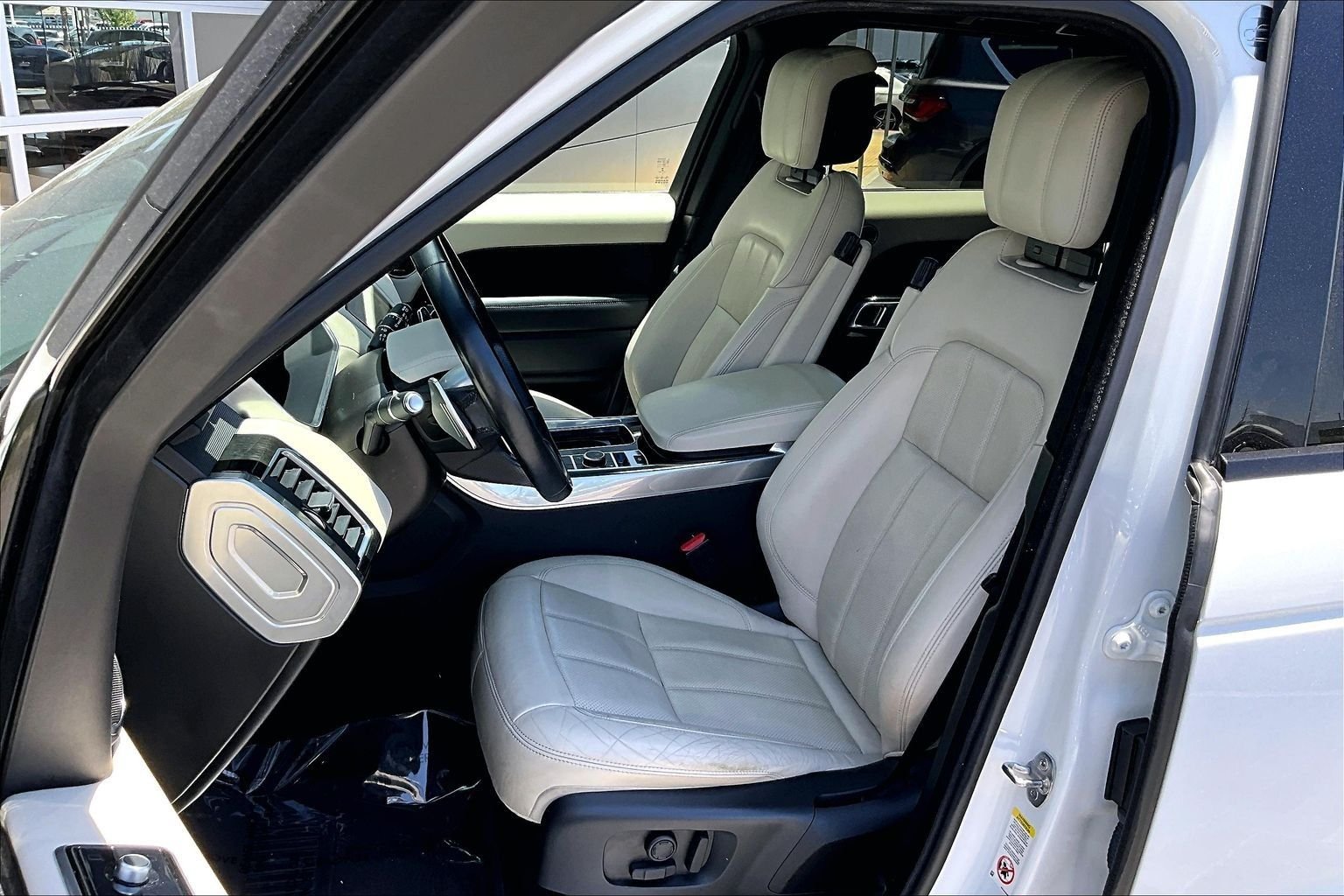 Used 2022 White Land Rover HSE Silver Edition image 25