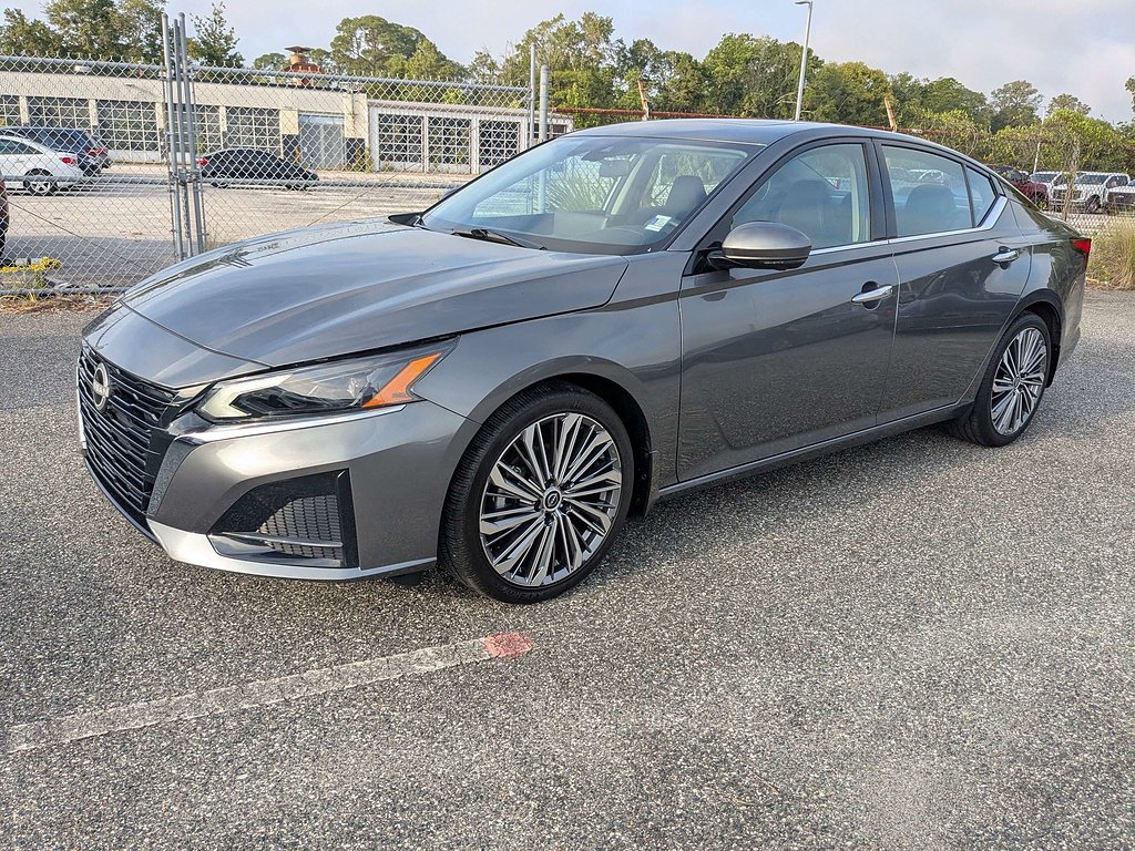 Used 2025  Nissan 2.5 SL image 8