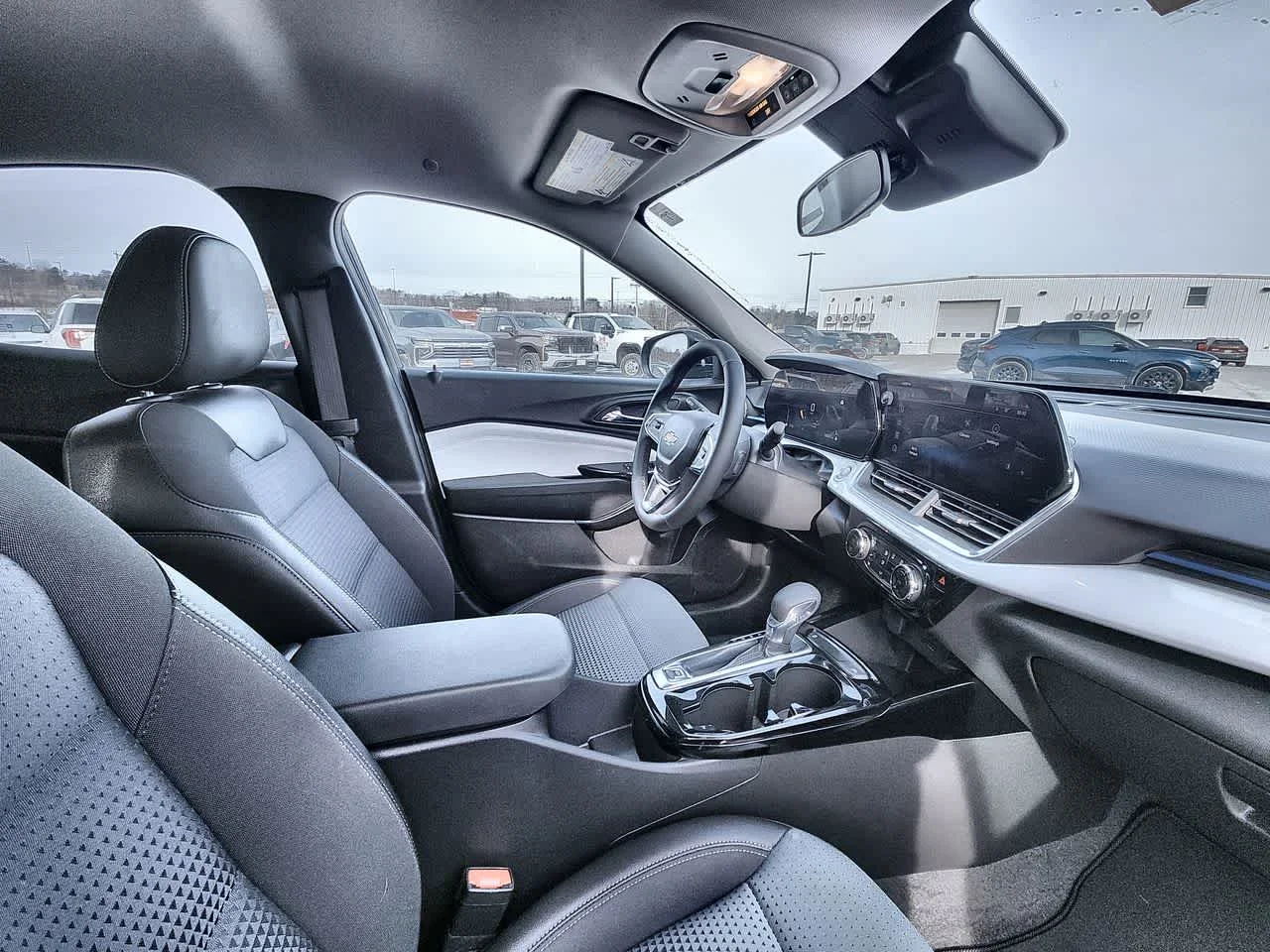 2025 Chevrolet Trax LT - Photo 16