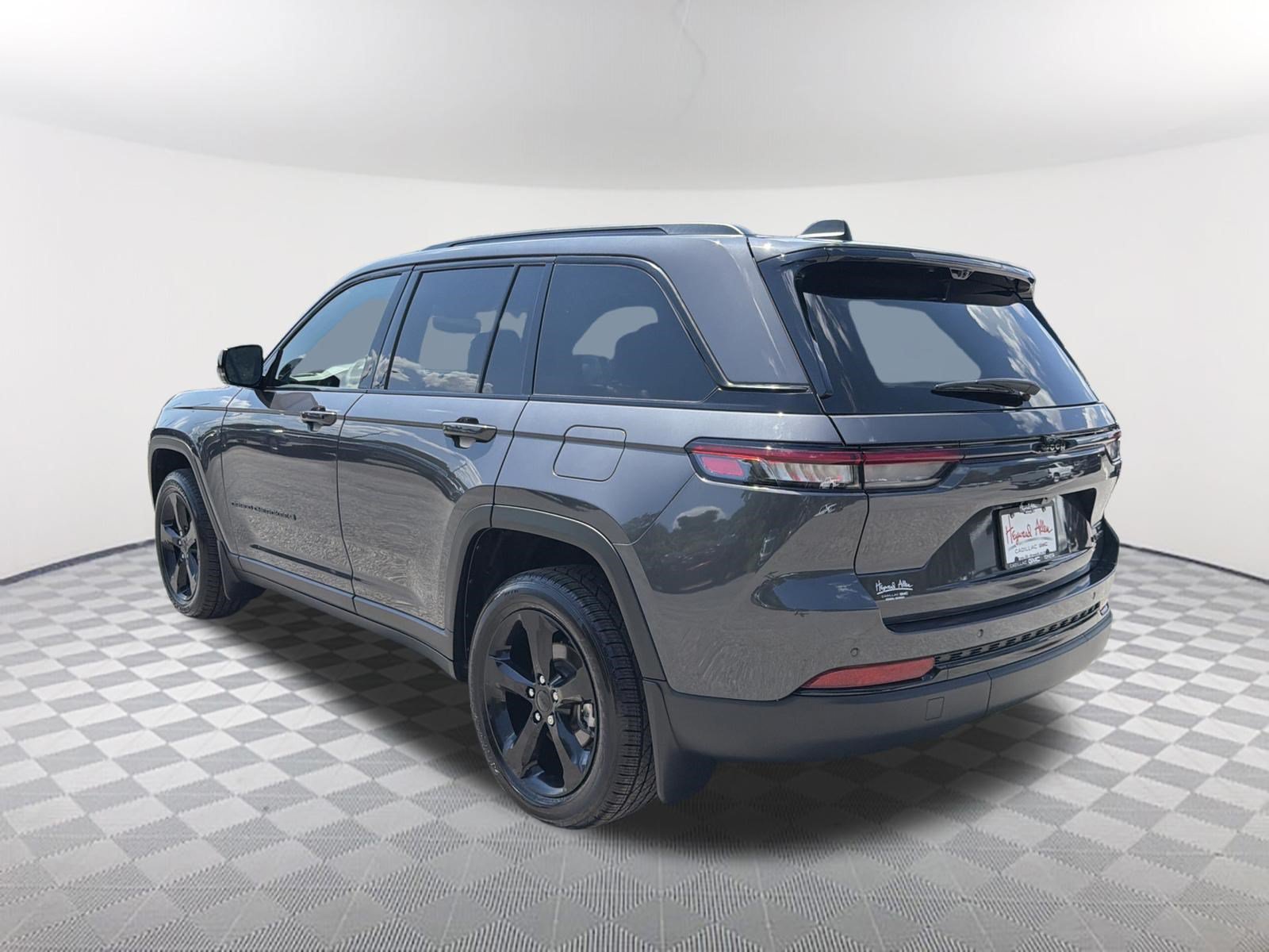 Used 2025 Gray Jeep Limited 4x2 image 7