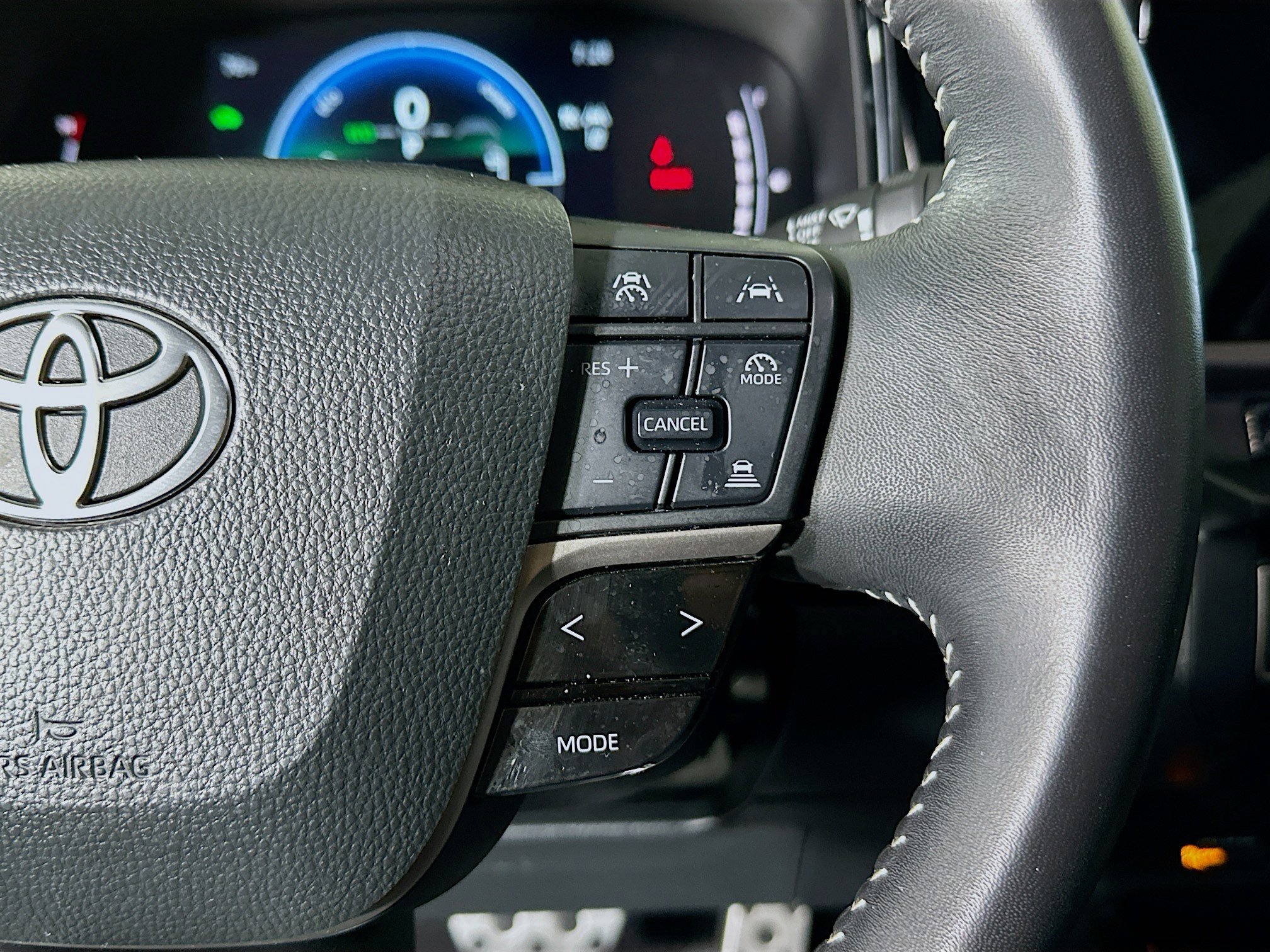 Certified Used 2025 Ice Toyota SE image 17