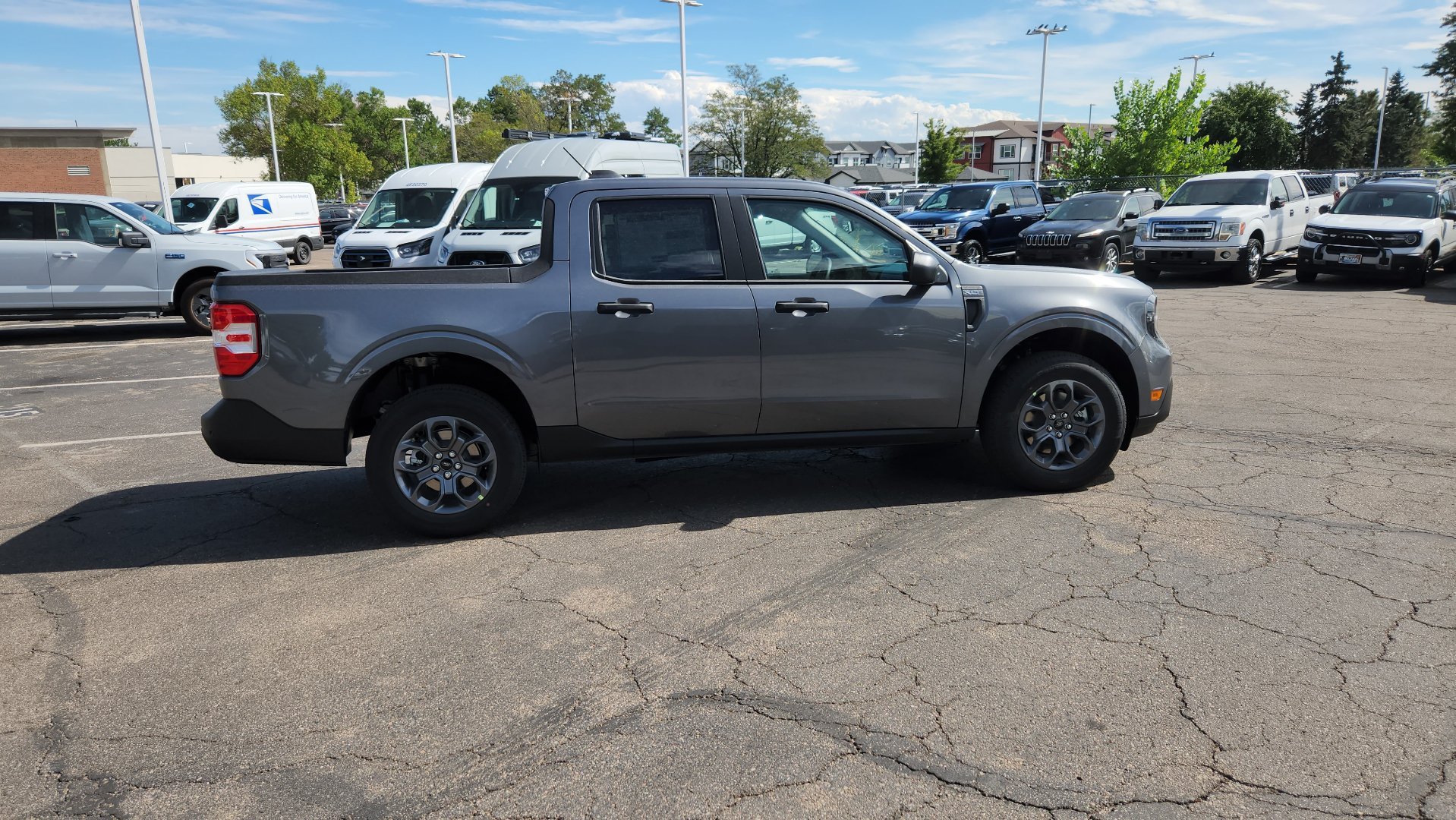 New 2026 Carbonized Gray Metallic Ford XLT image 7