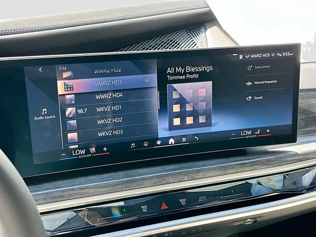 Used 2023 White BMW 760i xDrive image 15