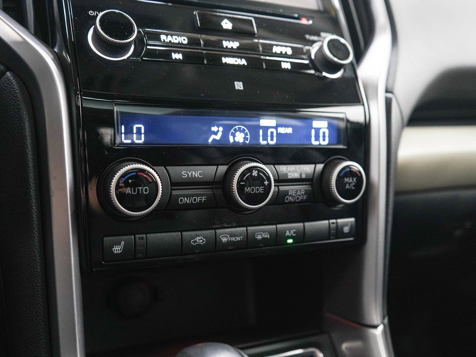 Used 2021 Crystal White Pearl Subaru Limited image 25