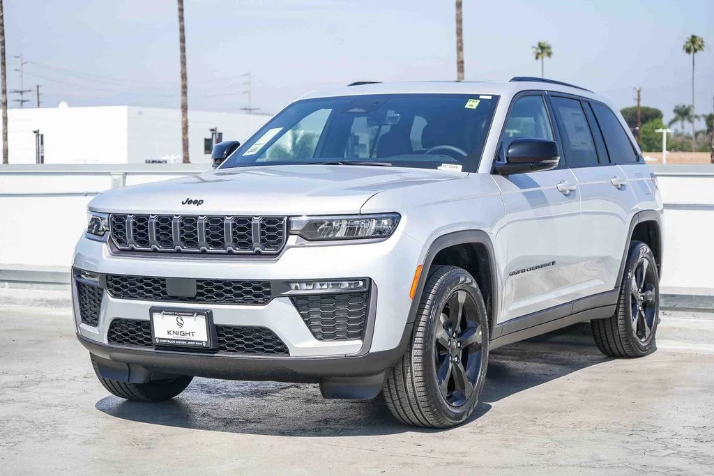 New 2026 Silver Jeep Limited image 4