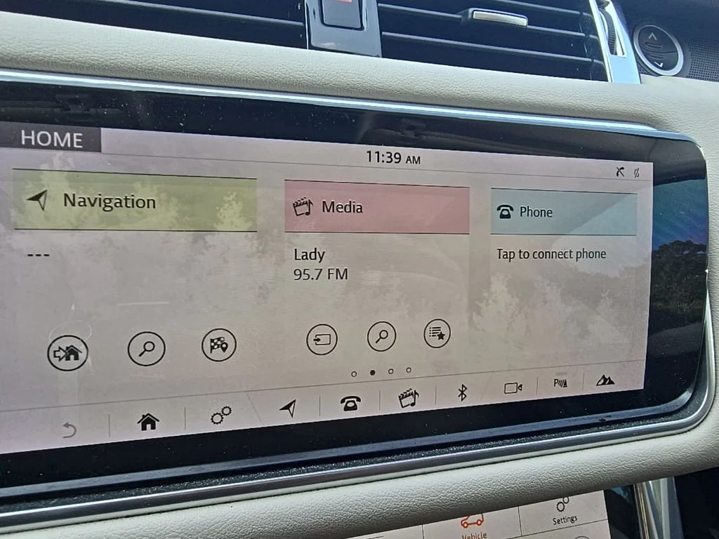 Used 2021  Land Rover HSE Silver Edition image 18