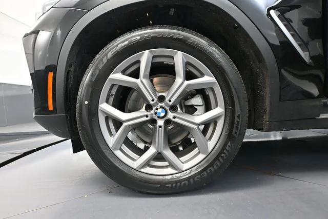 Used 2023 Black BMW xDrive30i image 17
