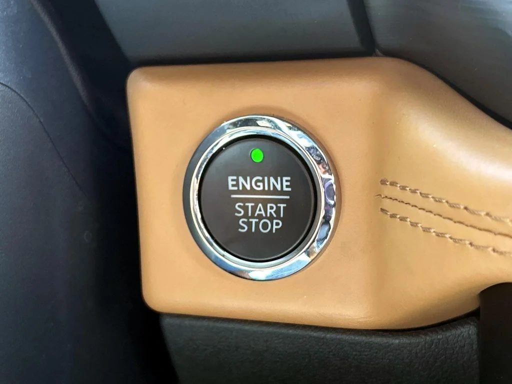 Used 2024 White Metallic Ford Platinum image 33