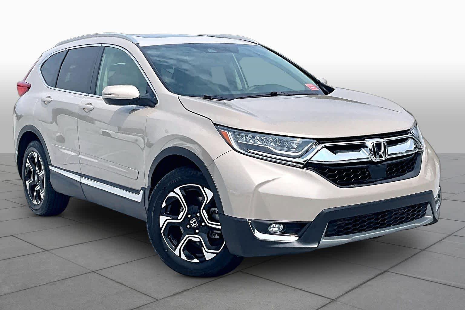 Used 2017 White Diamond Pearl Honda Touring image 3