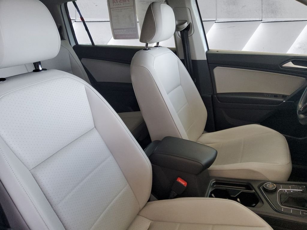 Used 2020 Beige Volkswagen 2.0T SE image 14