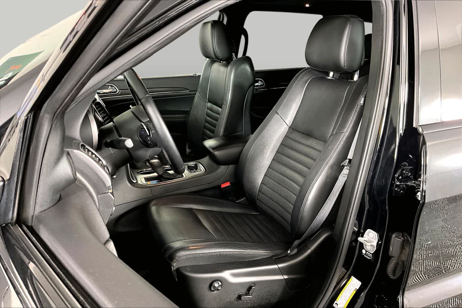 Used 2021 Diamond Black Crystal Pearlcoat Jeep Limited X image 8