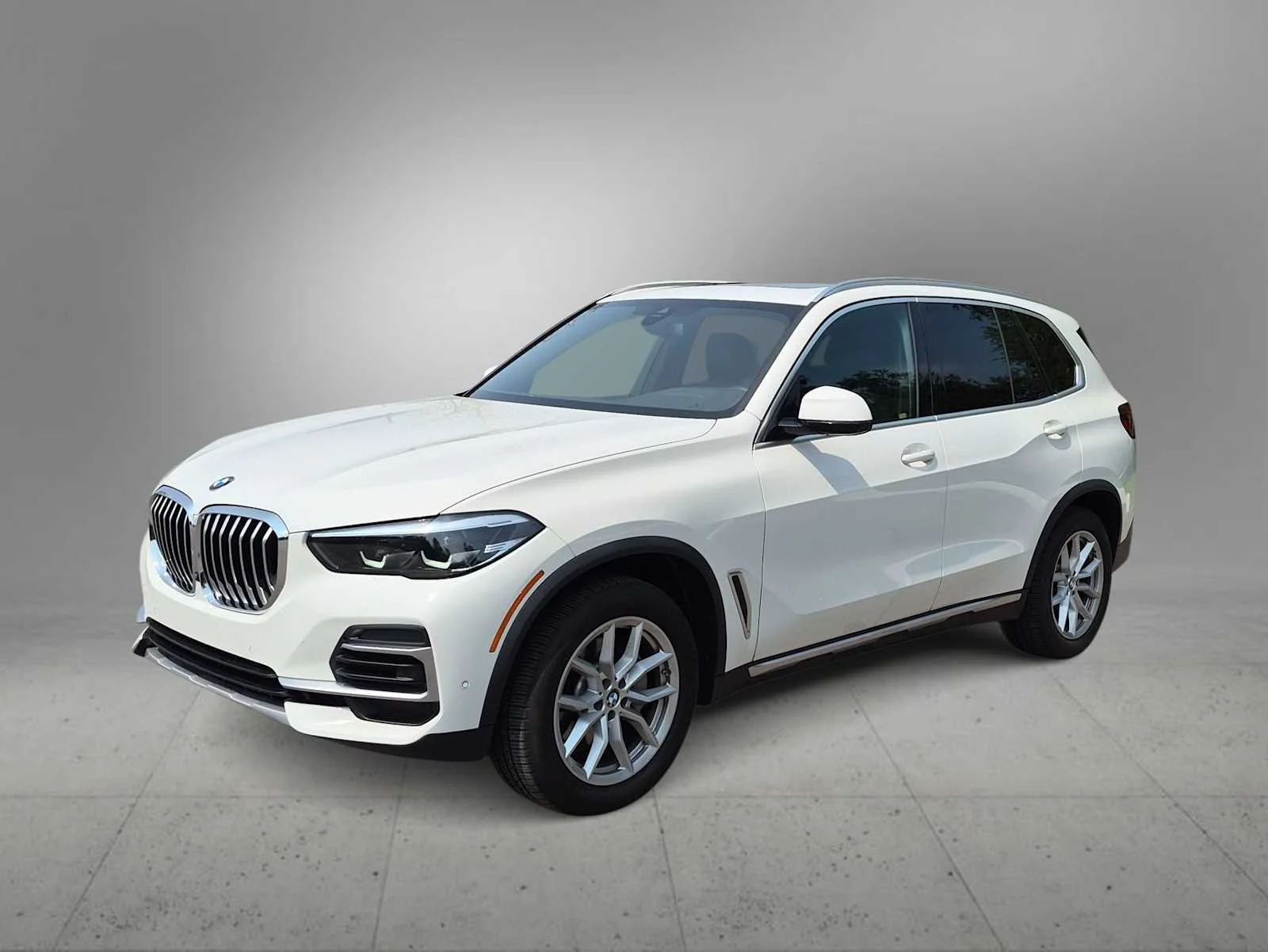 Used 2022 Alpine White BMW sDrive40i image 4