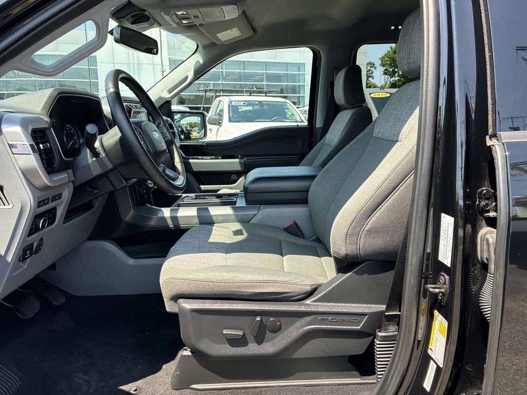 Used 2023 Black Ford XLT image 17
