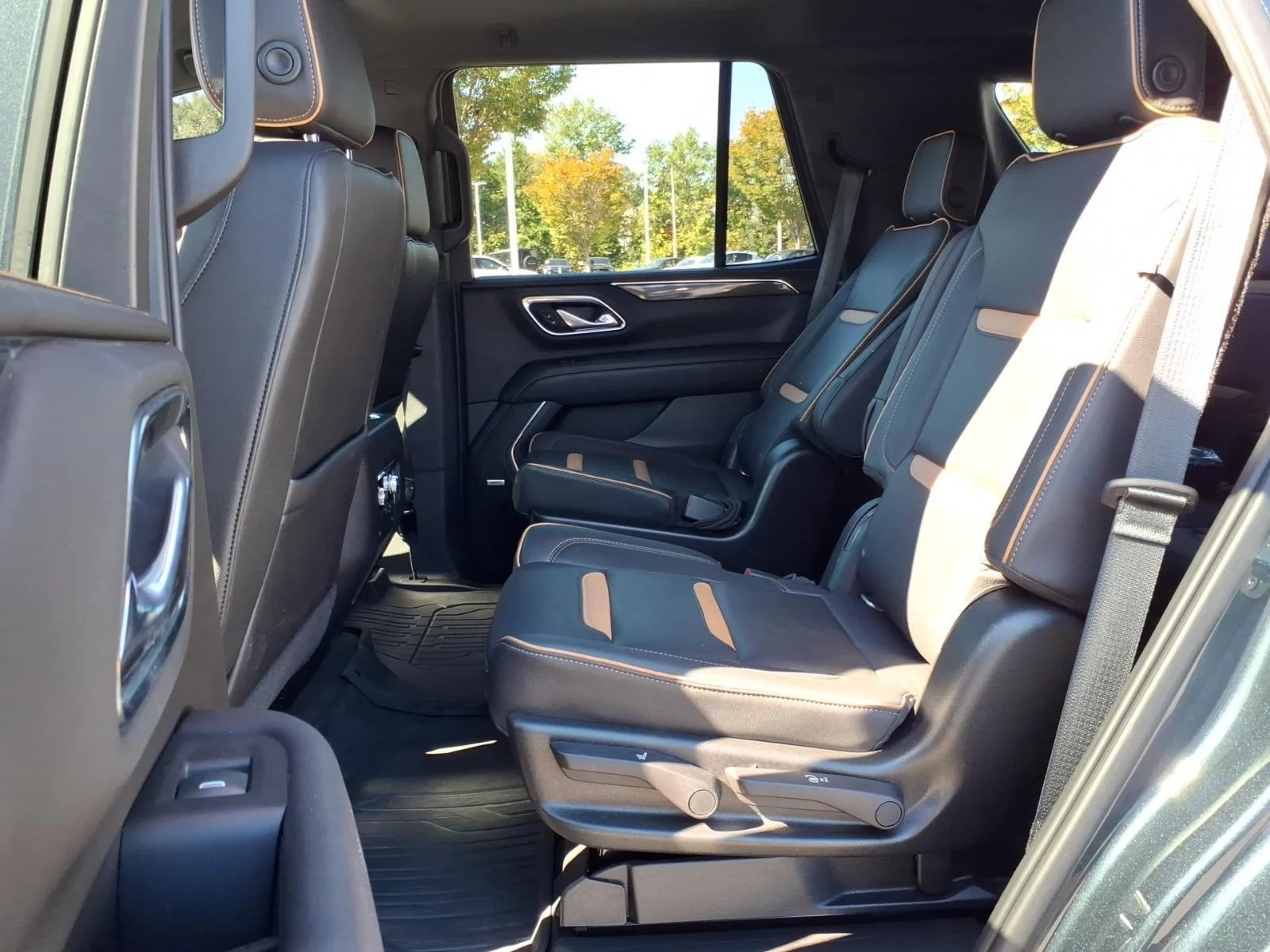 Used 2021 Dark Sky Metallic GMC AT4 image 19