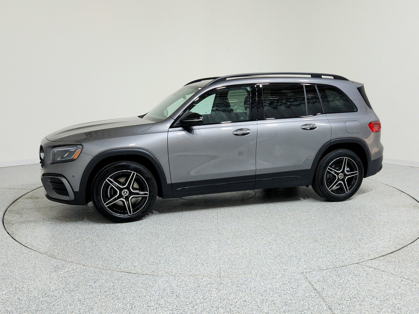 Used 2026 Mountain Grey Metallic Mercedes-Benz GLB 250 image 11