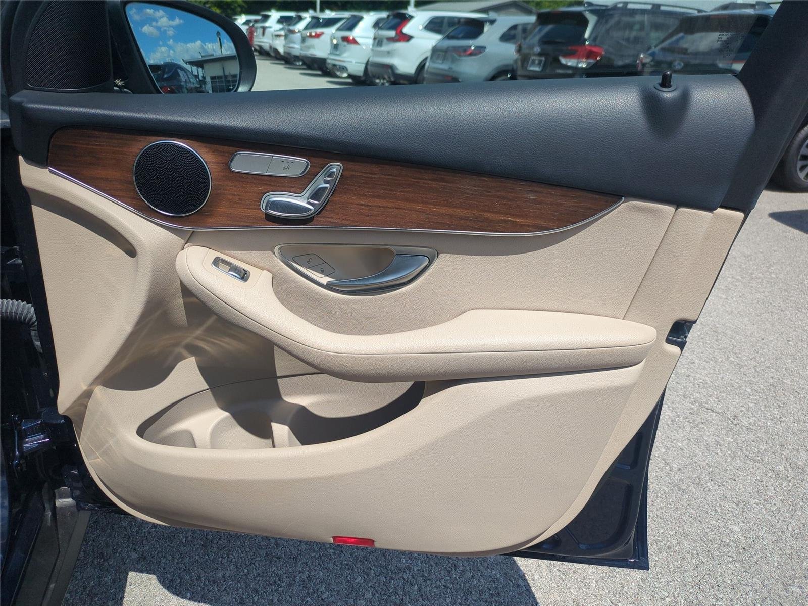 Used 2022 Lunar Blue Metallic Mercedes-Benz GLC 300 image 38
