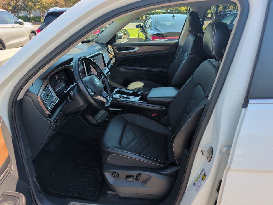Used 2024 White Volkswagen 2.0T SE w/Technology image 8