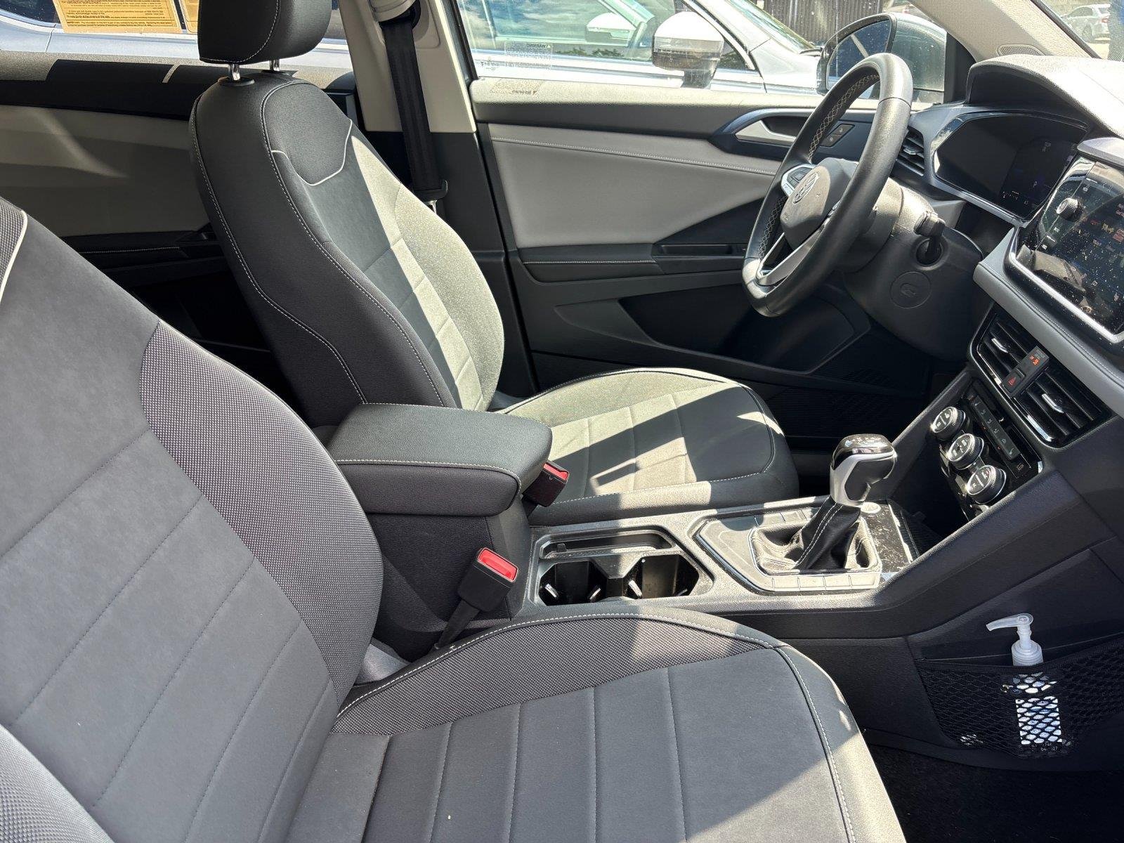 Used 2024 Platinum Gray Metallic Volkswagen SE image 38