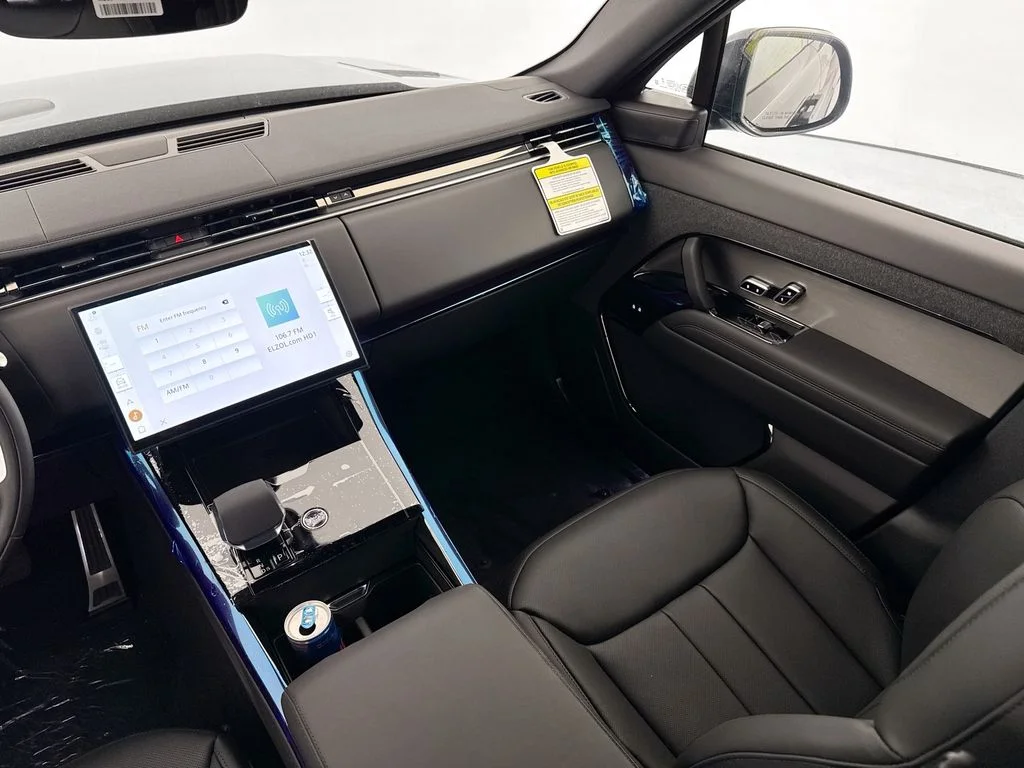 New 2026 Santorini Black Land Rover SE image 24