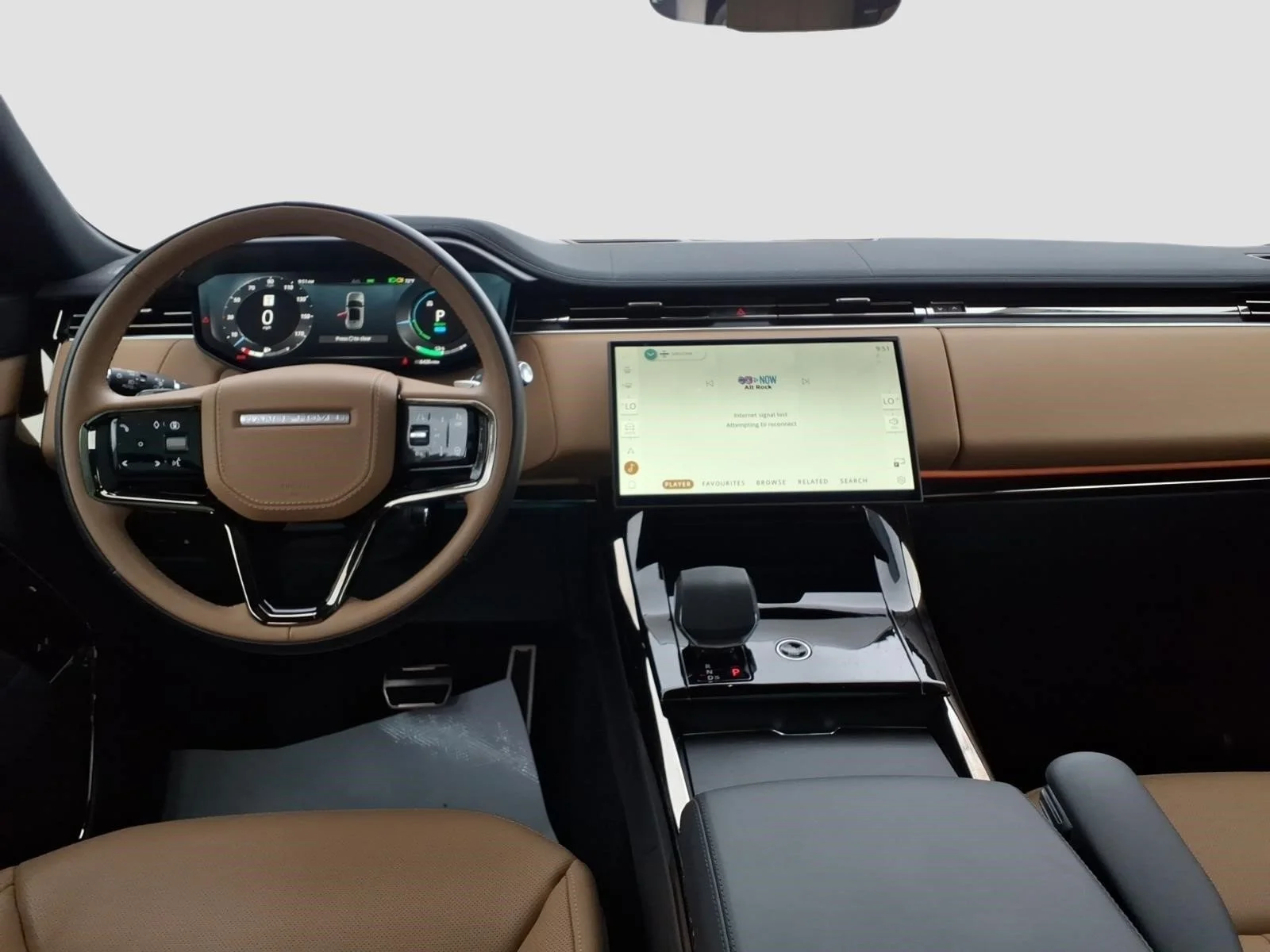 Used 2025 Green Land Rover Dynamic SE image 17
