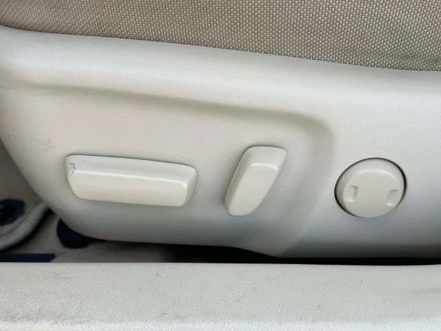 Used 2016  Toyota LE image 15