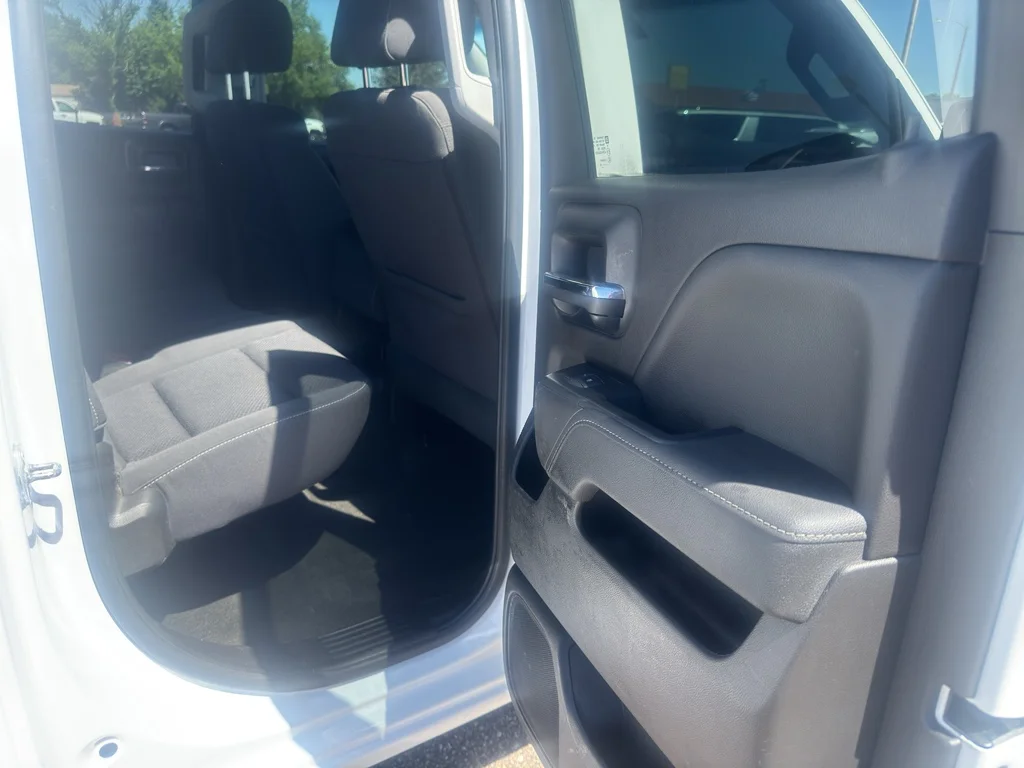 Used 2018 SUMMIT WHITE Chevrolet LT image 16