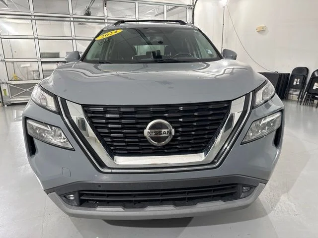 Used 2021 Gray Nissan SL image 2