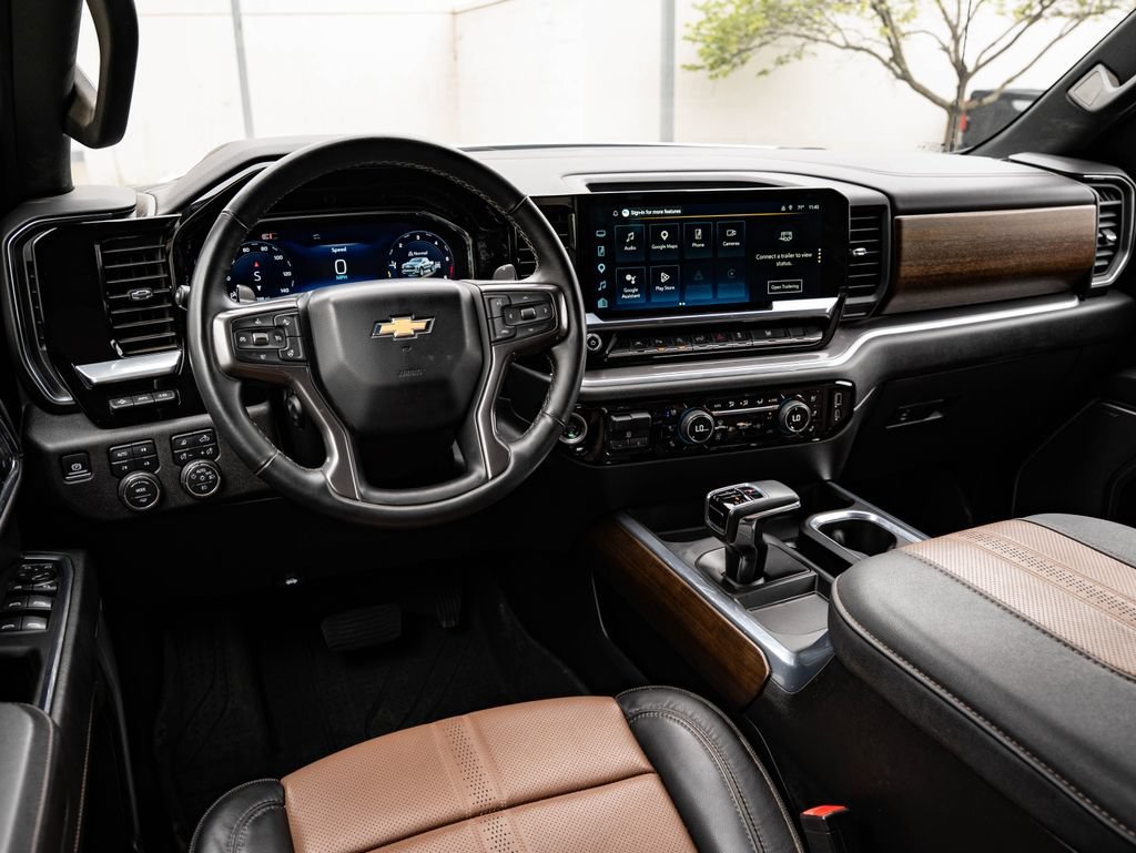 Used 2024 Iridescent Pearl Tricoat Chevrolet High Country image 4