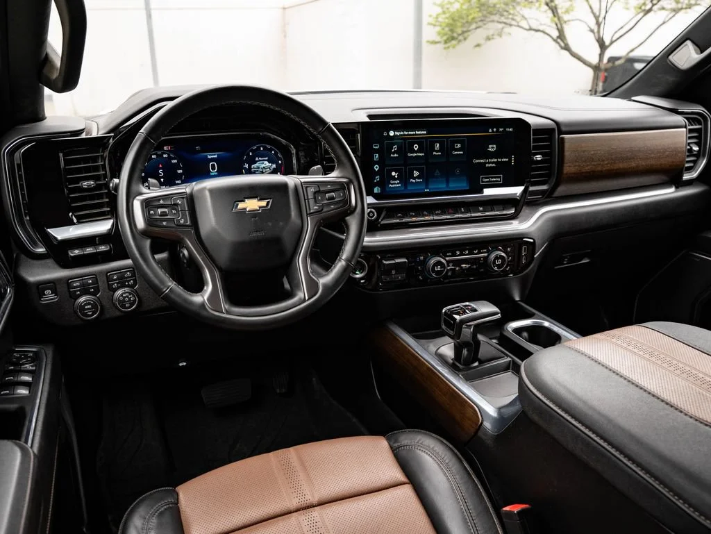 Used 2024 Iridescent Pearl Tricoat Chevrolet High Country image 4