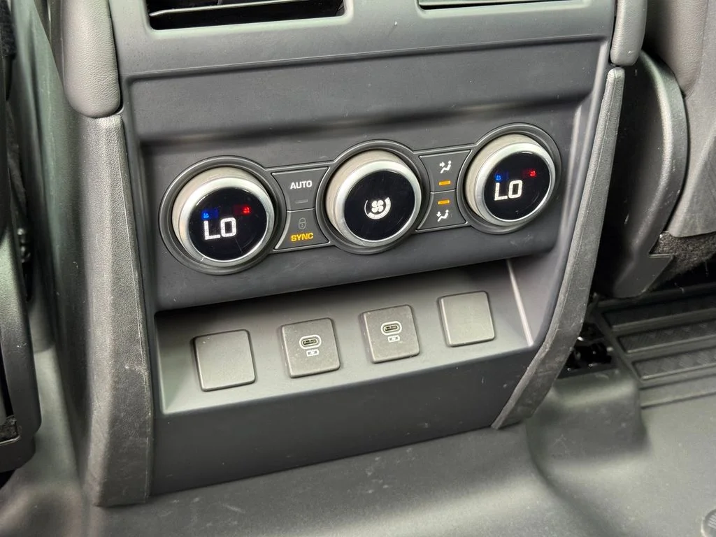 Certified Used 2025 White Land Rover X-Dynamic SE image 21