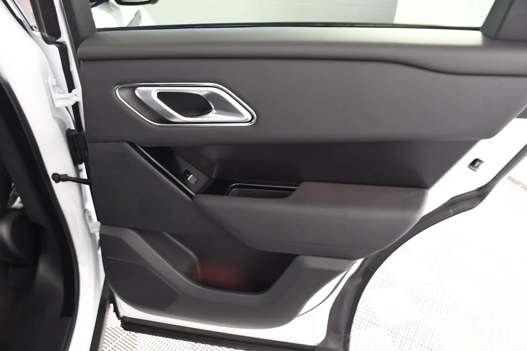 New 2026 Fuji White Land Rover Dynamic SE image 21