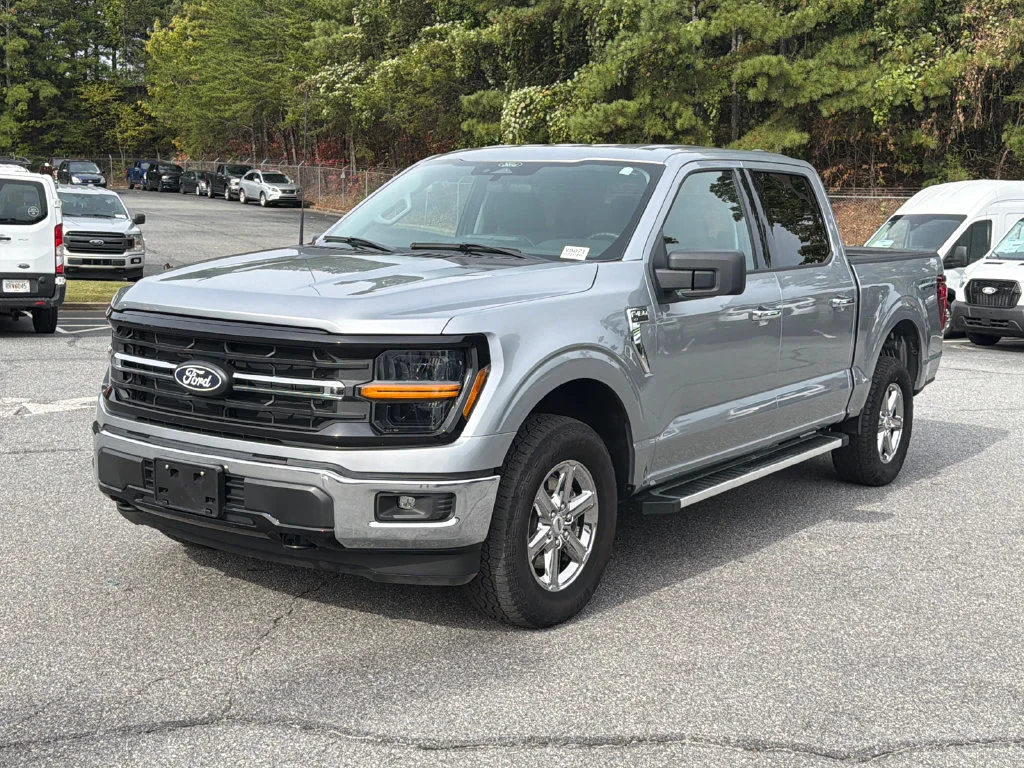 Used 2025 Silver Ford XLT image 3