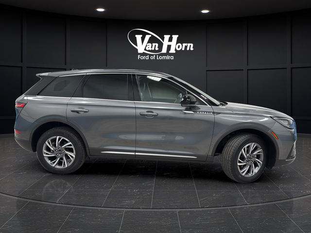 Used 2025 Asher Gray Metallic Clearcoat Lincoln Premiere image 8