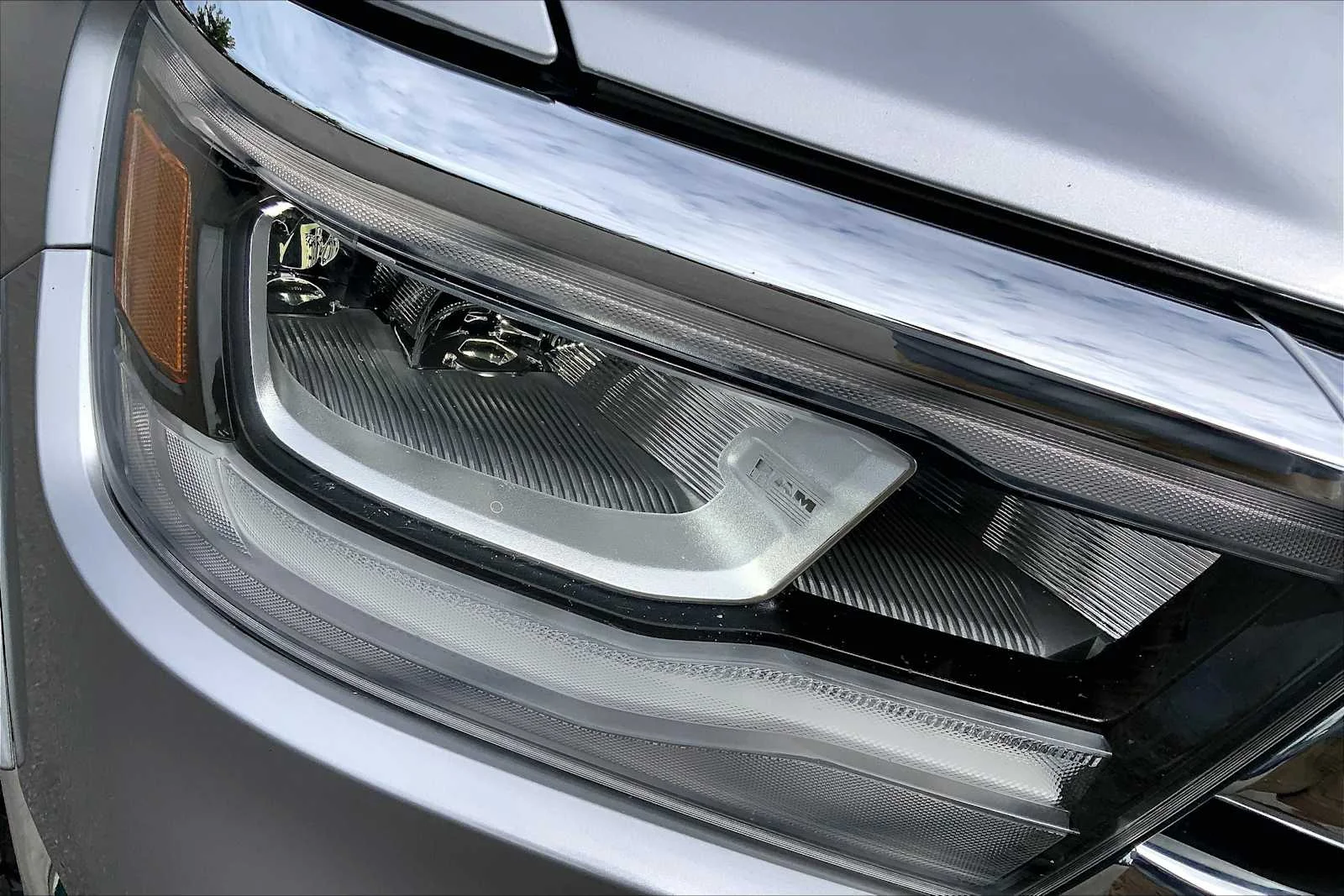 Used 2019 Billet Silver Metallic Clearcoat Ram Laramie image 25