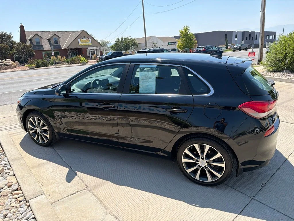 Used 2019 Black Hyundai Base image 4