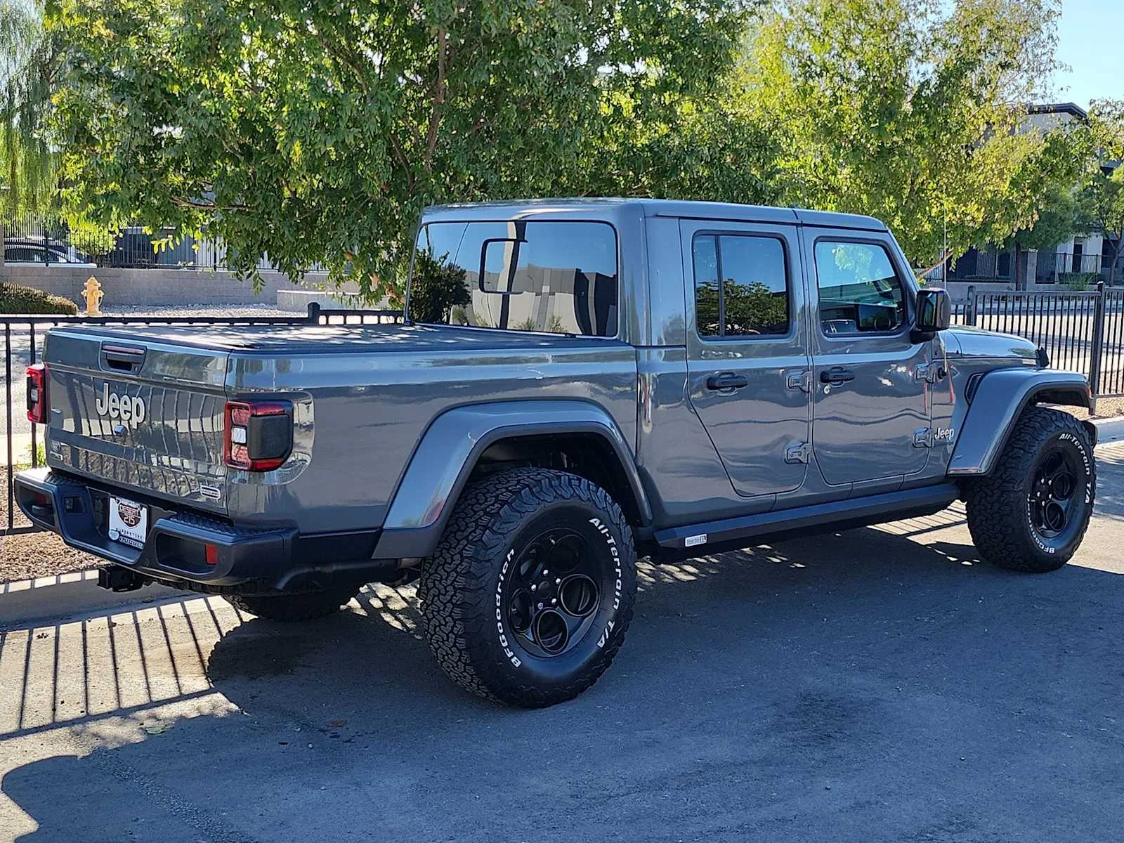 Used 2021 Sting-Gray Clearcoat Jeep Overland image 8