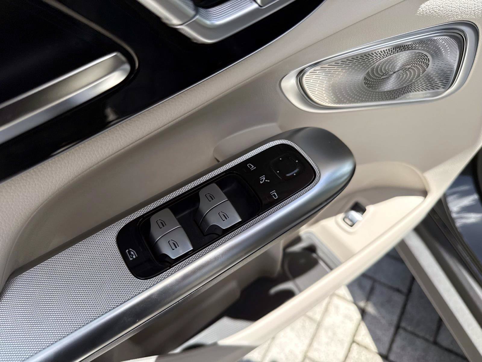 New 2027 Gray Metallic Mercedes-Benz 300 SUV image 18