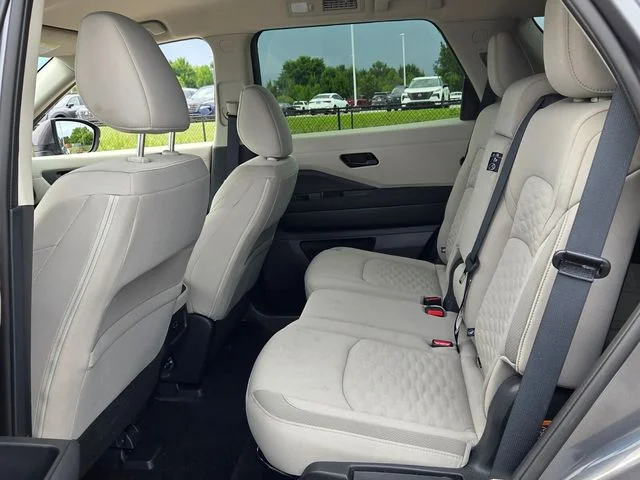 Used 2024 Gray Nissan SV image 6