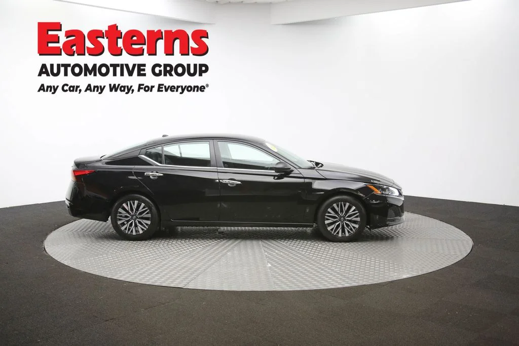 Used 2024 Black Nissan 2.5 SV image 43