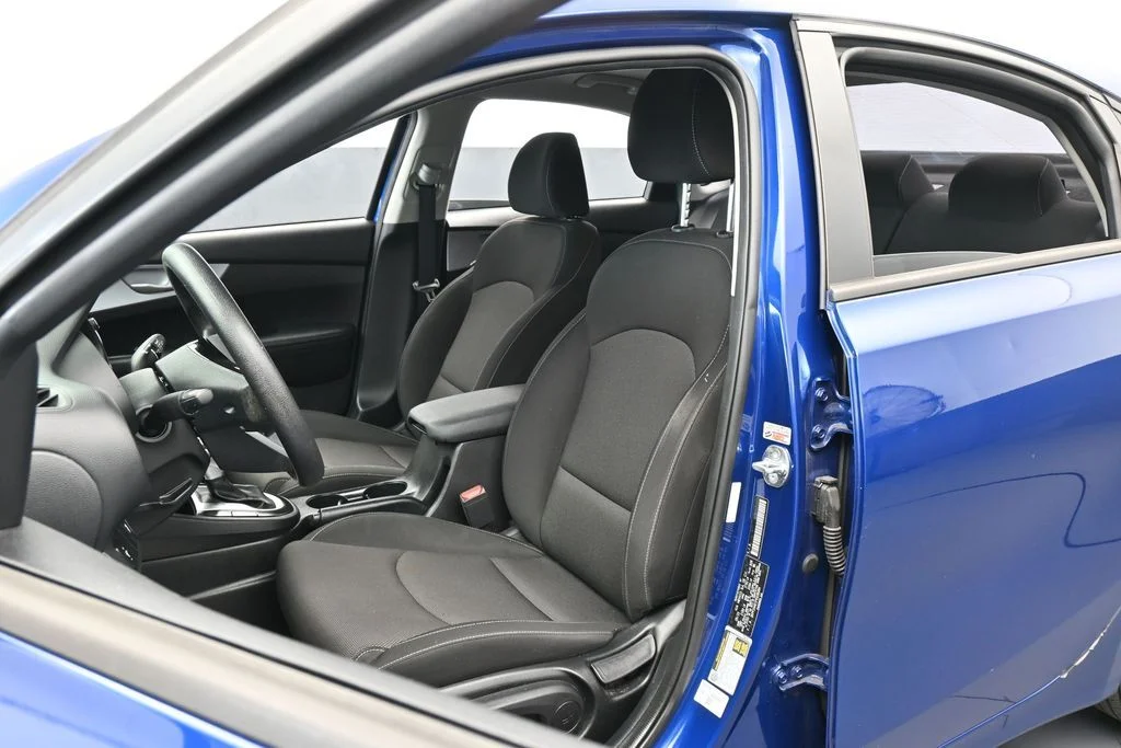 Used 2023 Deep Sea Blue Kia LXS image 9