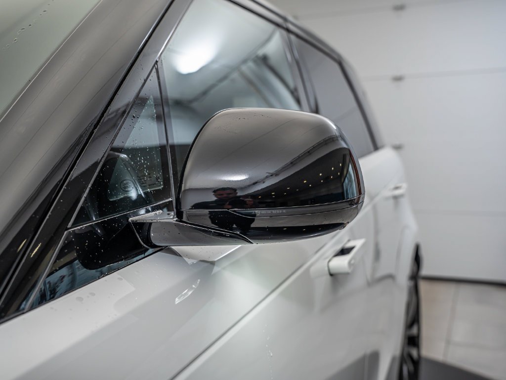 New 2026 Fuji White Land Rover Dynamic SE image 9