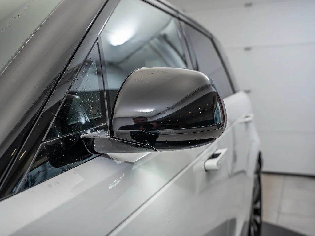 New 2026 Fuji White Land Rover Dynamic SE image 9