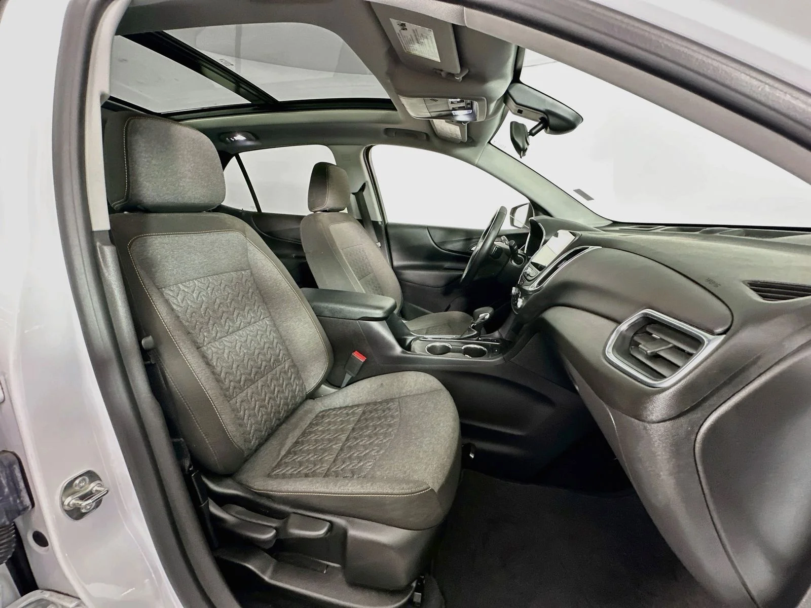 Used 2024 Summit White Chevrolet LT image 30