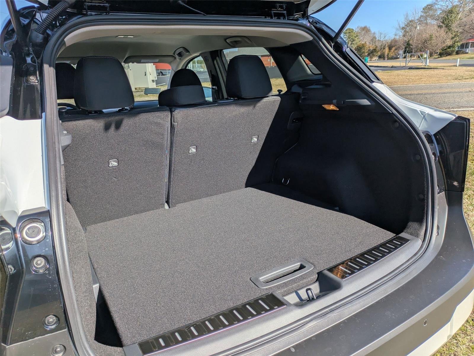 New 2025 Two-tone Aspen White TriCoat / Super Black Nissan SV image 30