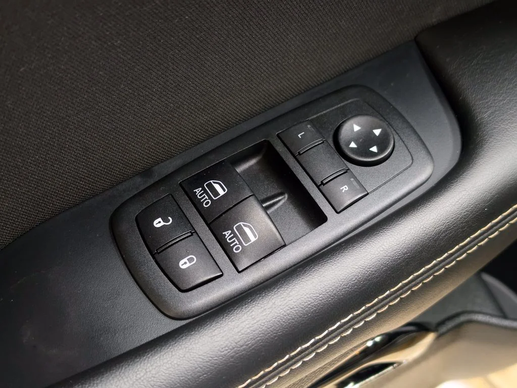 Used 2019 Pitch Black Clearcoat Dodge SRT Hellcat Redeye image 16